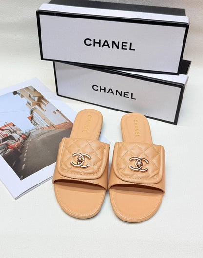 Chanel

Size 36to41
70 dhs❣️

Zain236
♥️♥️♥️