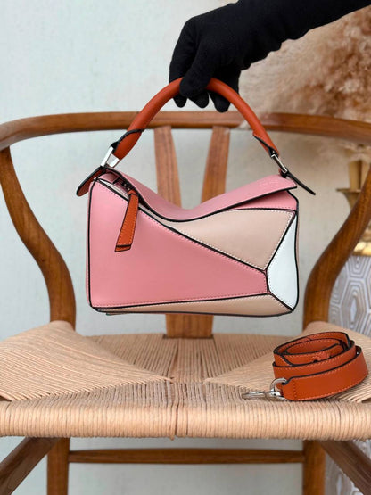 LOEWE
24cm
340 dhs🇦🇪🇦🇪
Top quality 
With box🎁

Zain167
♥️♥️♥️