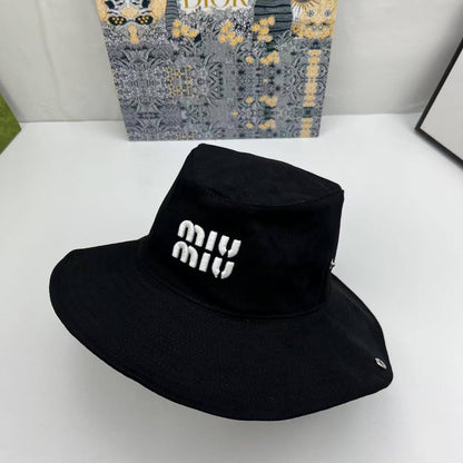 MIU MIU HATS

Available again
240 dhs🇦🇪🇦🇪

Zain328
♥️♥️♥️