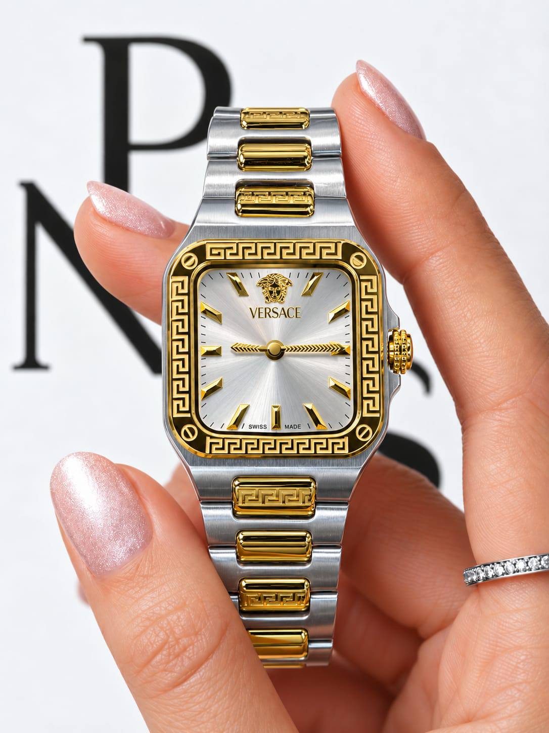 Versace 

watch for ladies 

good quality
280 dhs🇦🇪🇦🇪🇦🇪

Zain59
♥️♥️♥️