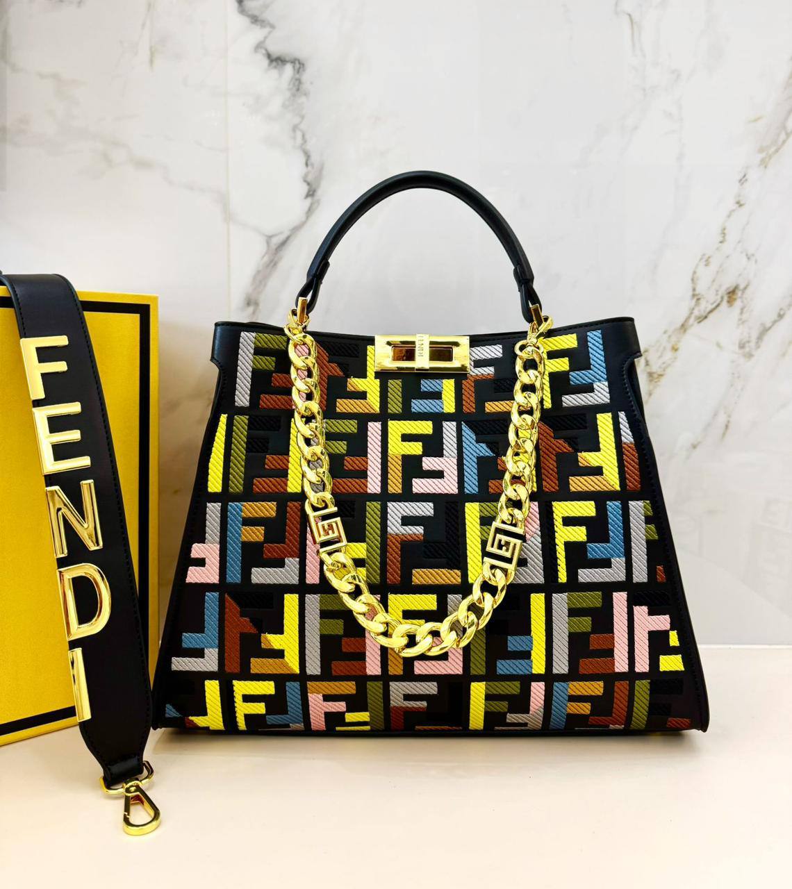 FENDI 
COPY ONE NEW CAME 
170 dhs💓

Zain39
♥️♥️♥️