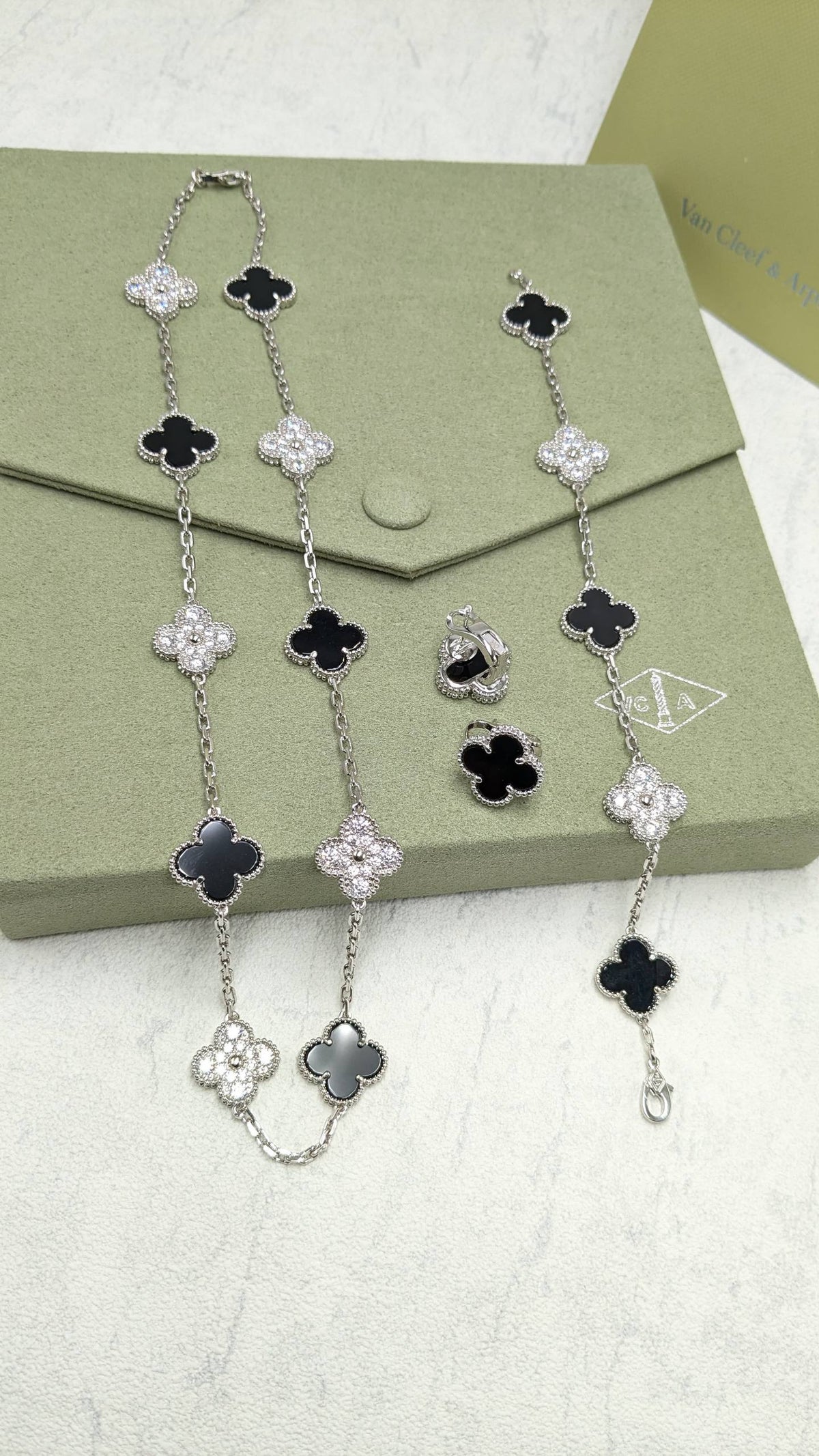 VC

Master Quality
Necklace, Earrings & Bracelet
280 dhs🇦🇪  with Normal Box 🎁
300 dhs🇦🇪 with Good Box 🎁

345 dhs🇦🇪 withmaster box

Zain210
♥️♥️♥️