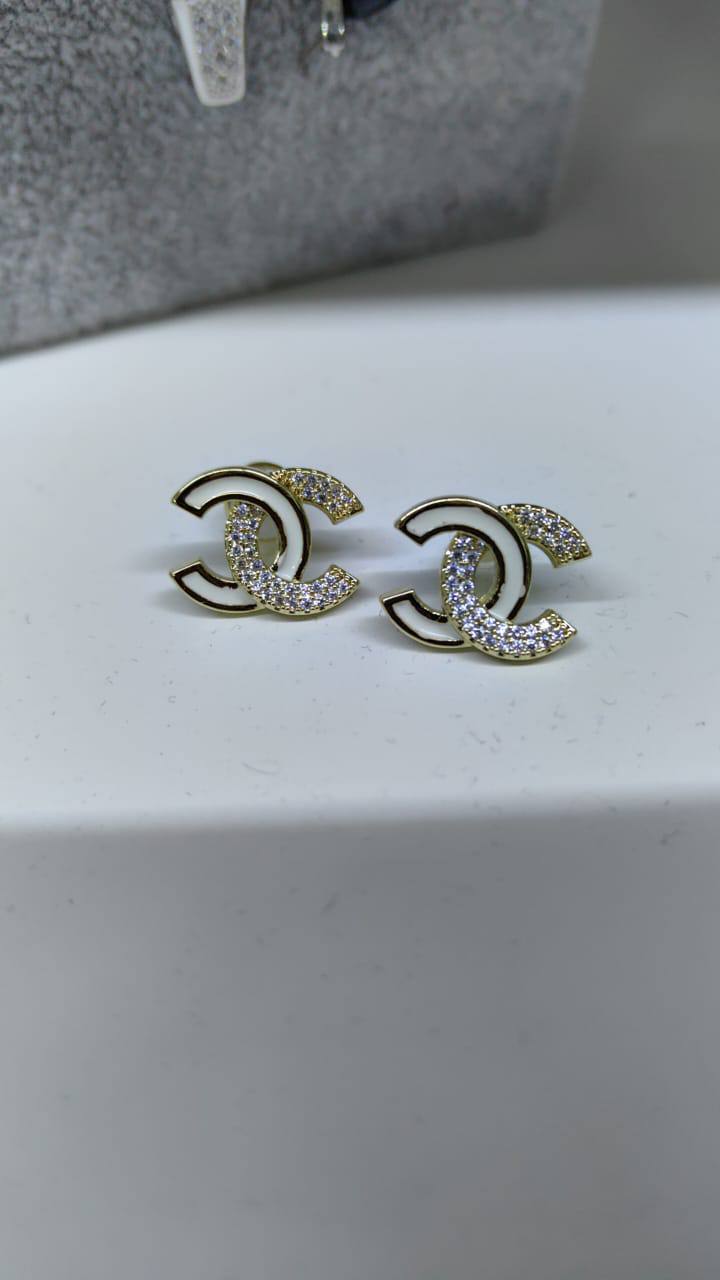 Chanel earring

60 dhs

Zain89
♥️♥️♥️