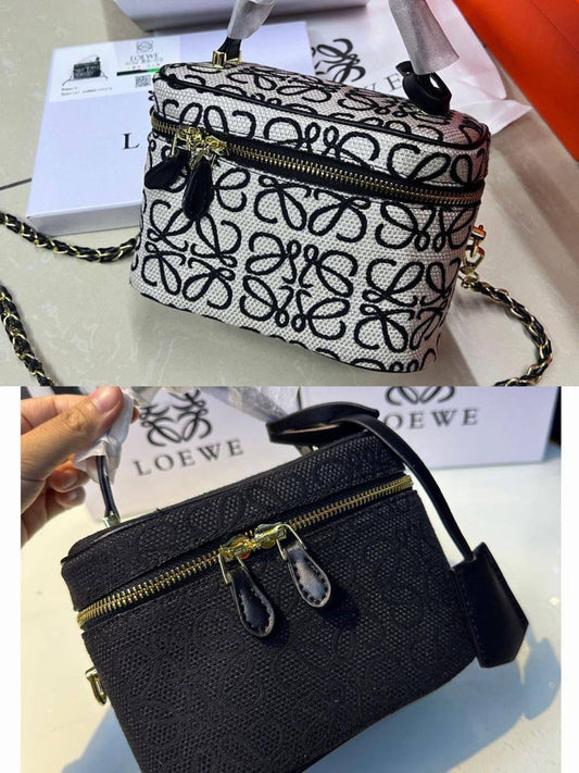 Loewe

85 dhs✅

with box
🎁🎁🎁

Zain90
♥️♥️♥️