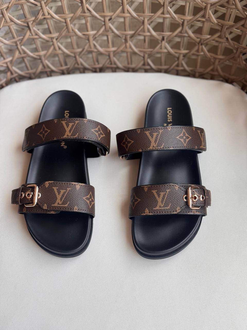 LV 
Size: 36 to 41
Super master quality 
450 dhs✅

Zain198
♥️♥️♥️