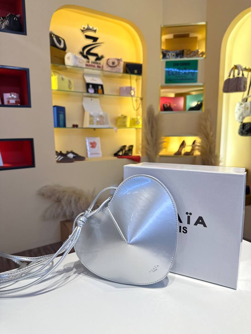 Alaia


100 dhs
With box

Zain42

اطلبوها من الوتس المثبت في الأعلى👆🏻👆🏻

تواصلو معنا 👈🏻 Zain 
For order WhatsApp pinned 👆🏻

♥️♥️♥️

Zc