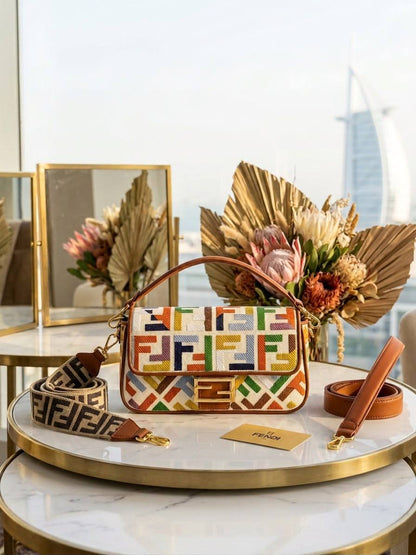 Fendi
120 dhs✅
with box

Zain90
♥️♥️♥️