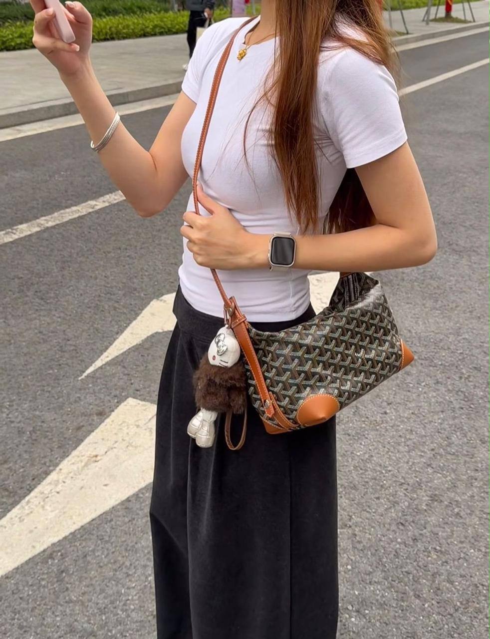 Goyard 
good quality 
with box 
120 dhs🇦🇪🇦🇪
Size : 25cm

Zain17
♥️♥️♥️