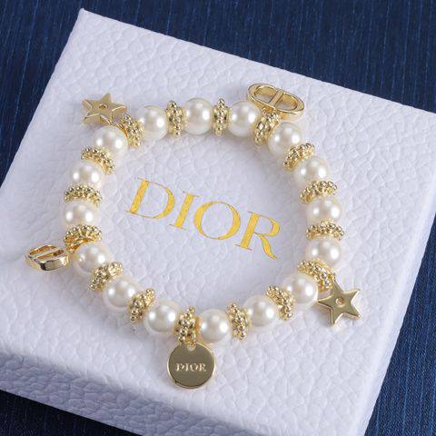 DIOR 🎶🛍️
____NECKLACE& BRACELE__❤️
*MASTER*🍃😍
With NORMAL BOX 🛍️
120 dhs✅
With master box🛍️
130 dhs✅

Zain263
♥️♥️♥️