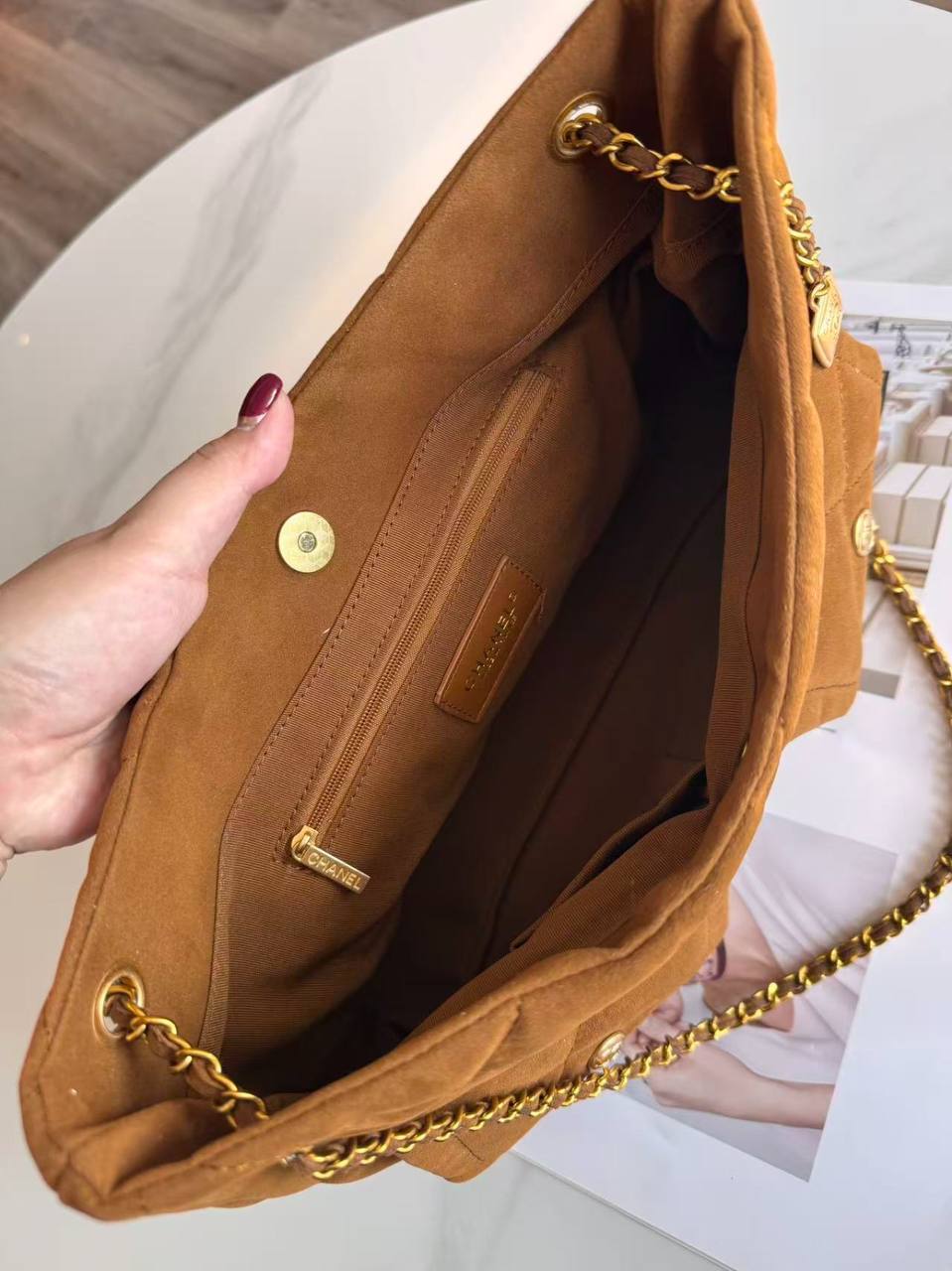 CHANEL

Best quality 

without box
100 dhs🇦🇪🇦🇪

size36CM

Zain290
♥️♥️♥️