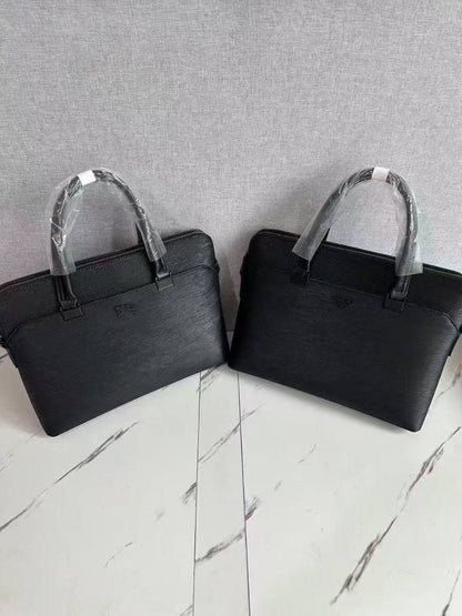 Laptop bags 
good quality 
110 dhs💓

Zain278
♥️♥️♥️