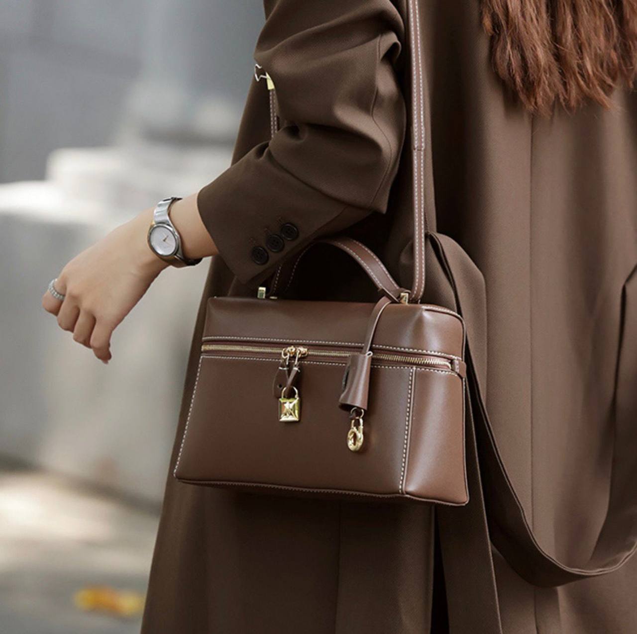 Loro Piana
100 dhs✅
Good-quality 

with box
🎁🎁🎁

Zain35
♥️♥️♥️