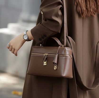 Loro Piana
100 dhs✅
Good-quality 

with box
🎁🎁🎁

Zain35
♥️♥️♥️