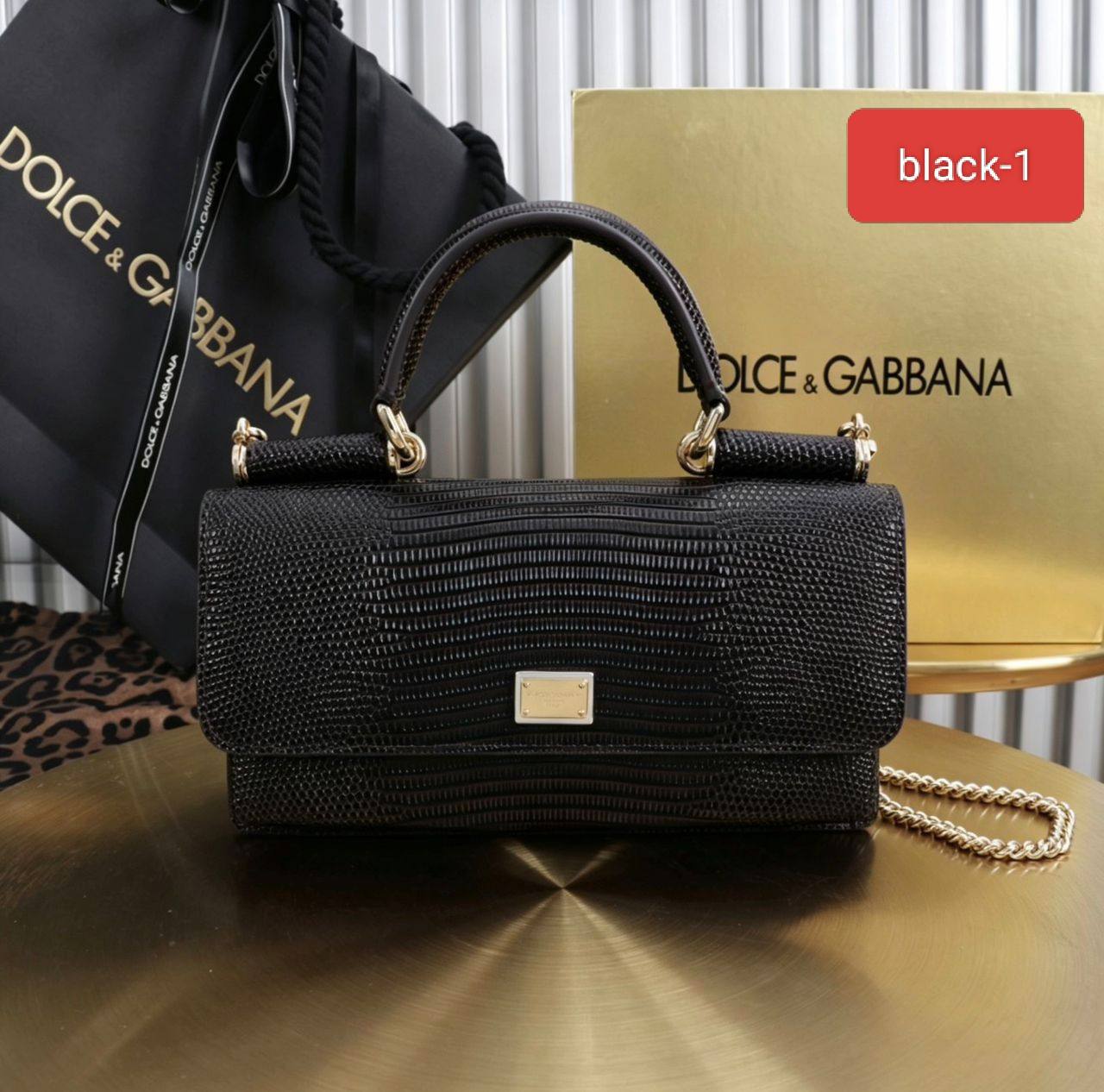 D&G
100 dhs💓
With box
🎁🎁🎁

Size 20cm

Zain26
♥️♥️♥️