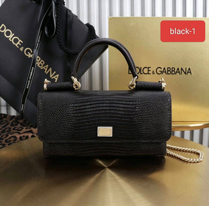 D&G
100 dhs💓
With box
🎁🎁🎁

Size 20cm

Zain26
♥️♥️♥️