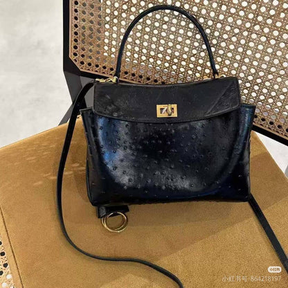 Chanel

Small 200 

big 220

Zain10
♥️♥️♥️