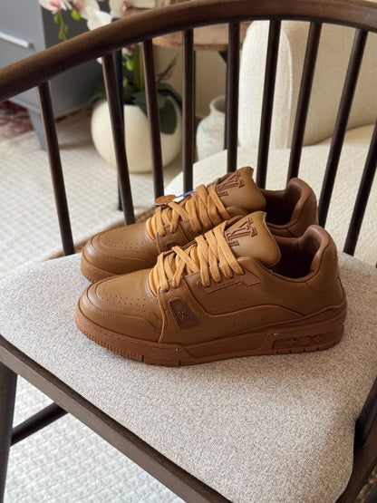 LV Sneaker 

AAA Quality

 size:40 to 46 

560 dhs🇦🇪🇦🇪

Zain185
♥️♥️♥️