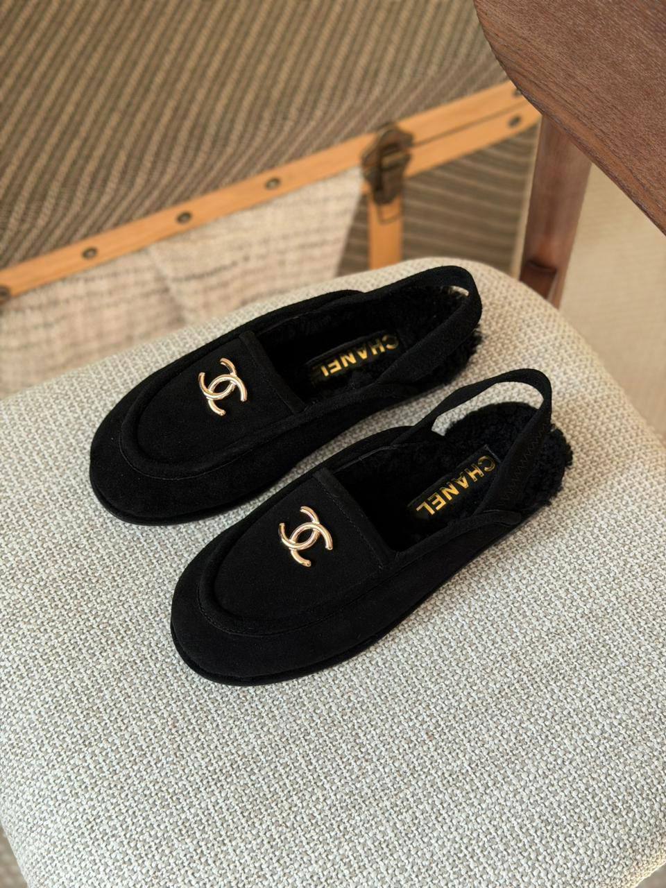 Chanel 
Size: 36 to 41
Super master quality 
480 dhs🪙💚

Zain198
♥️♥️♥️