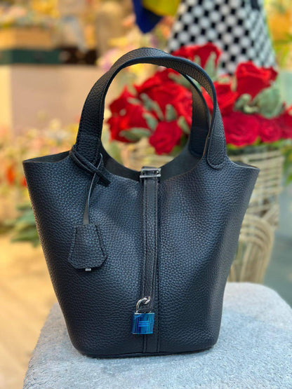 Hermas  Picotin
With box
🎁🎁🎁

95 dhs❣️


Zain29
♥️♥️♥️