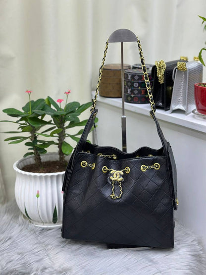 CHANEL 
SIZE  ………28CM🥰
115 dhs🌺

Zain244
♥️♥️♥️