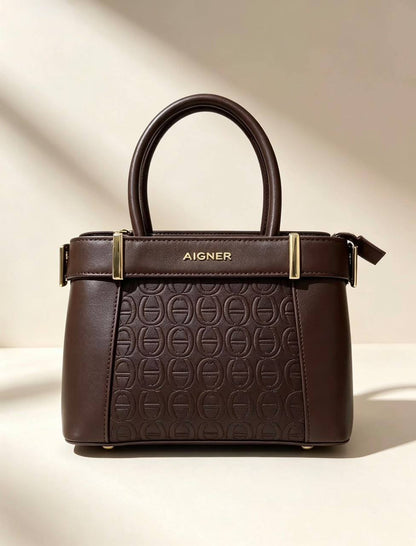 Aigner

100 dhs🇦🇪🇦🇪

SIZE：22cm
Good-quality 
with box
Zain35
♥️♥️♥️