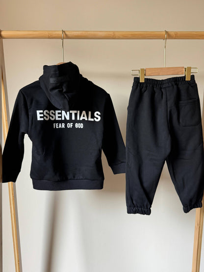 New collection{}
Brand : Essential 🔥
Super master quality 😍
Size:2/ 12years old
290 dhs🪙🌨️

Zain261
♥️♥️♥️