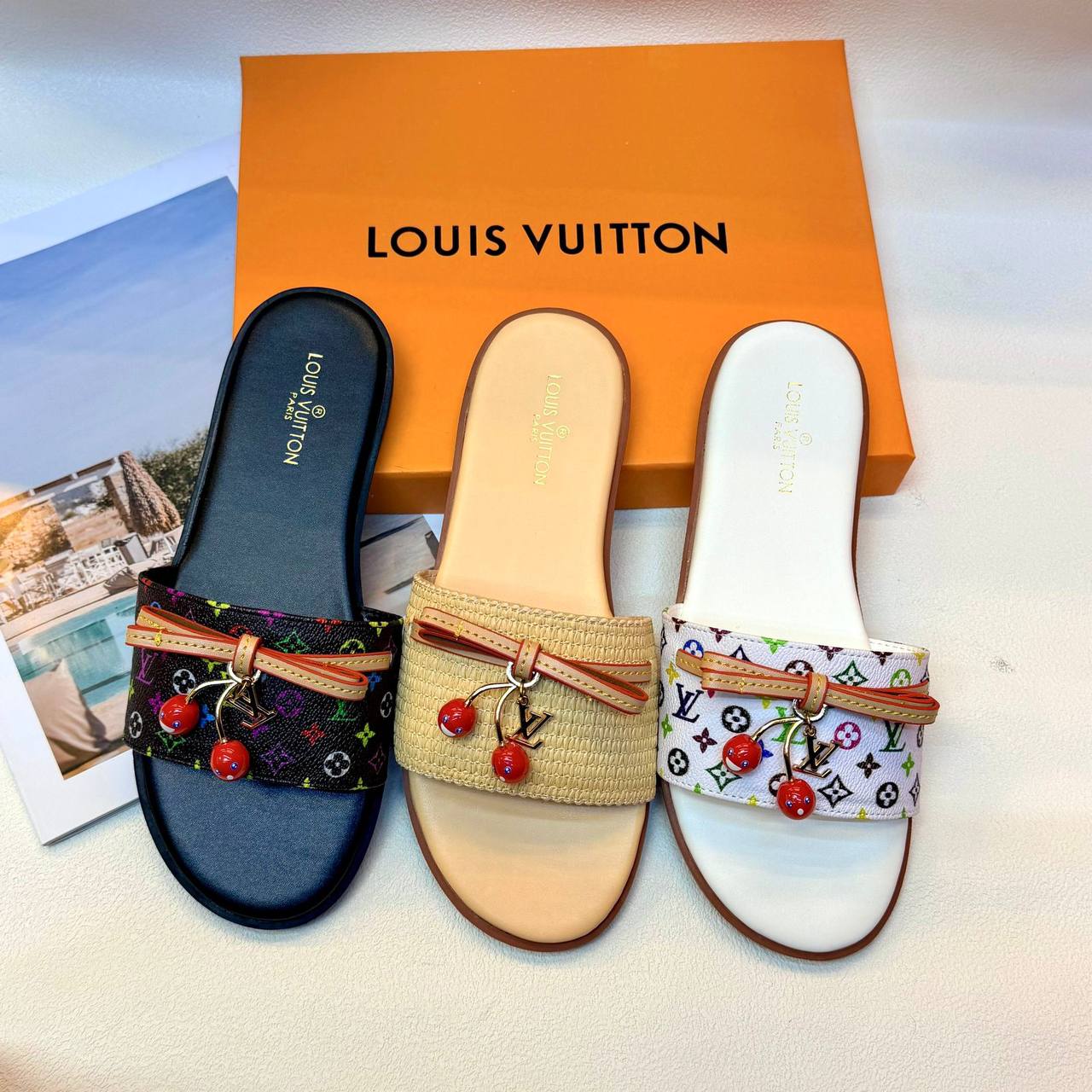 Slippers
Size 36-41
75 dhs✅

Zain236
♥️♥️♥️