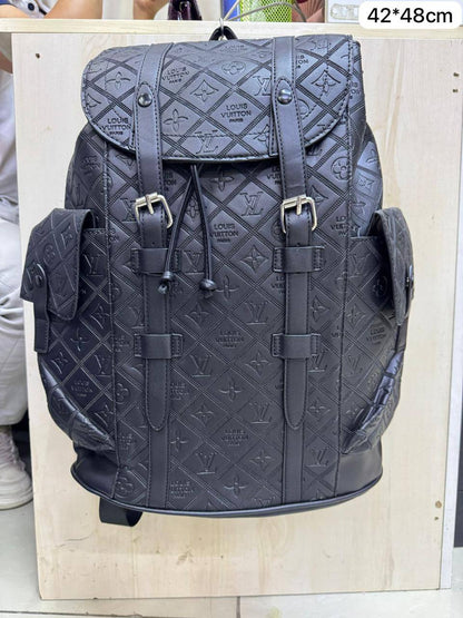 🎒 LV 
Christophet backpack 
 Good quality 

Size : 41 * 48 * 13 cm
85 dhs🇦🇪🇦🇪🇦🇪

Zain115
♥️♥️♥️