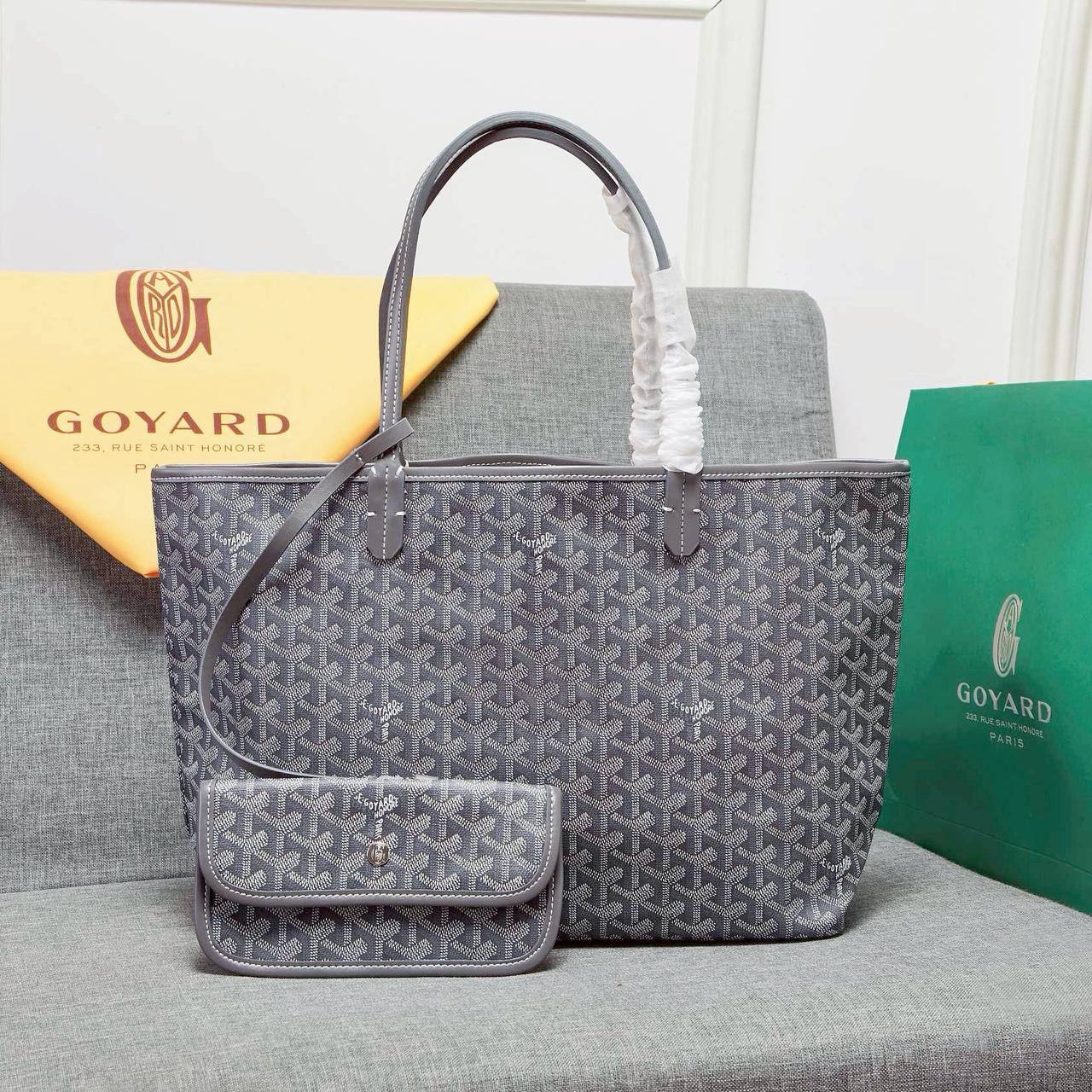GOYARD 
NEW CAME 
GOOD QUALITY 
90 dhs❣️

Zain279
♥️♥️♥️