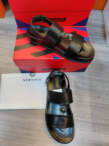 Versace Men Slipper,
New Collection High Quality 
Size 40 To 45
120 dhs✅

Zain16
♥️♥️♥️