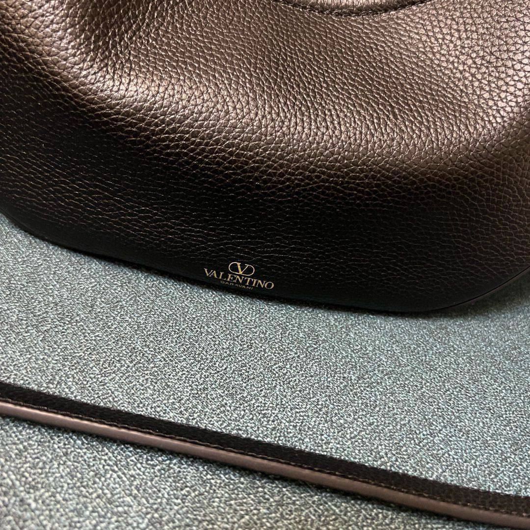 VALENTINO 
HIGH QUALITY 
120 dhs✅

Zain39
♥️♥️♥️
