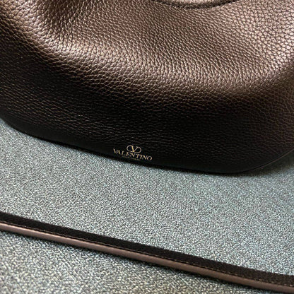 VALENTINO 
HIGH QUALITY 
120 dhs✅

Zain39
♥️♥️♥️