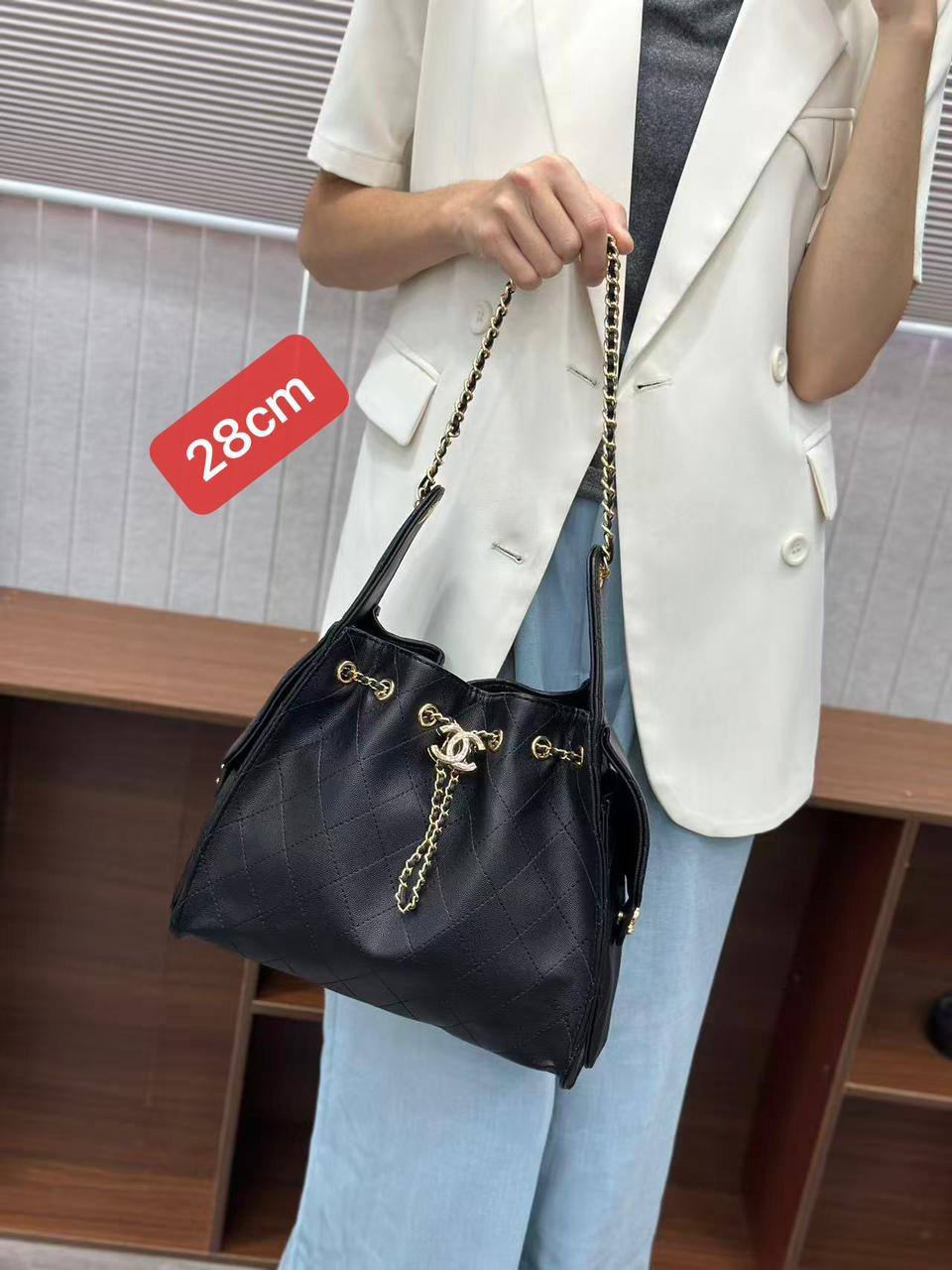 Chanel
110 dhs💓

Zain102
♥️♥️♥️