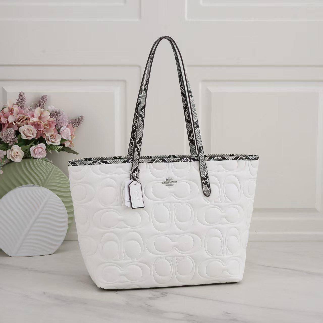 COACH 
95 dhs👑
Good Quality

Zain90
♥️♥️♥️