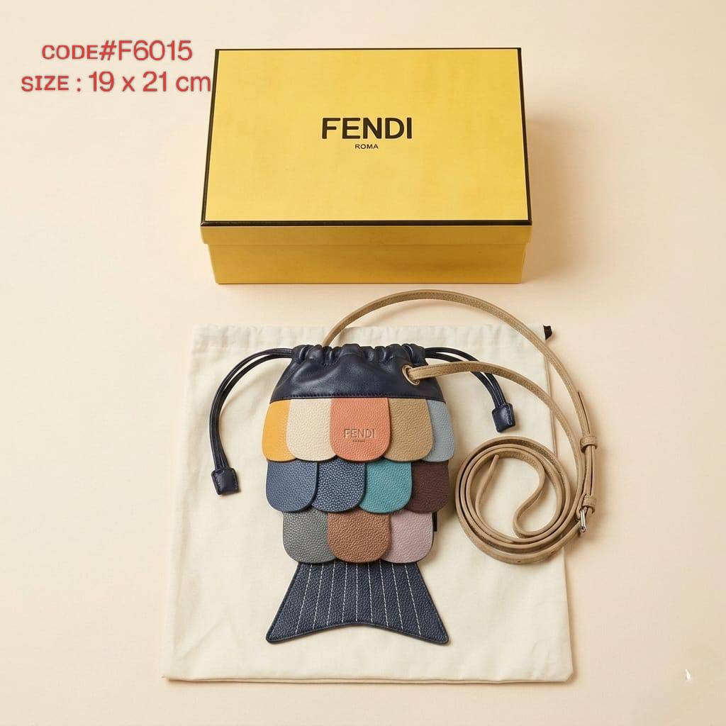 FENDI ғɪsʜ ᴄᴏʟᴏʀғᴜʟ
sᴄᴀʟᴇ ᴄʀᴏssʙᴀɢ
sᴏғᴛ ʟᴇᴀᴛʜᴇʀ ᴍᴀᴛᴇʀɪᴀʟ
sɪᴢᴇ : 19 cm
ᴡɪᴛʜ BOX
🎁🎁🎁

75 dhs✅

Zain31
♥️♥️♥️