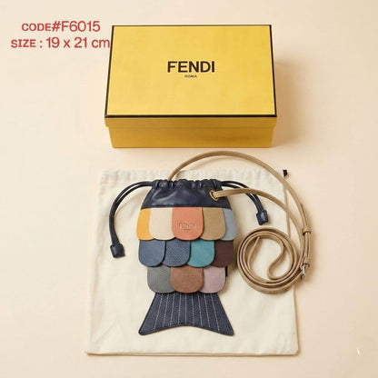 FENDI ғɪsʜ ᴄᴏʟᴏʀғᴜʟ
sᴄᴀʟᴇ ᴄʀᴏssʙᴀɢ
sᴏғᴛ ʟᴇᴀᴛʜᴇʀ ᴍᴀᴛᴇʀɪᴀʟ
sɪᴢᴇ : 19 cm
ᴡɪᴛʜ BOX
🎁🎁🎁

75 dhs✅

Zain31
♥️♥️♥️