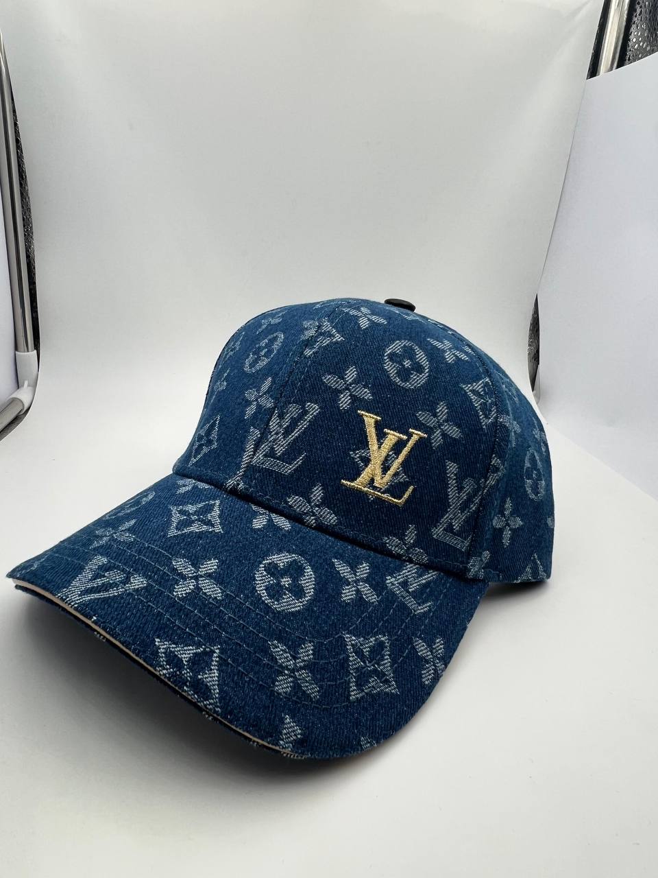 LV
Caps 🧢
Really good quality 💯
40 dhs🪙🌨️

Zain273
♥️♥️♥️