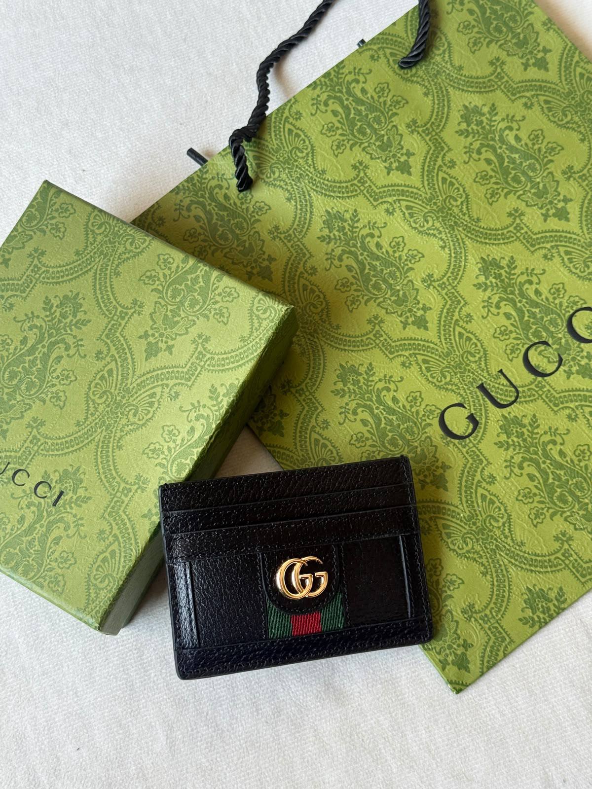 Guccl 

Card holder💝

 💝Super Master

250 dhs🇦🇪🇦🇪

Zain275
♥️♥️♥️