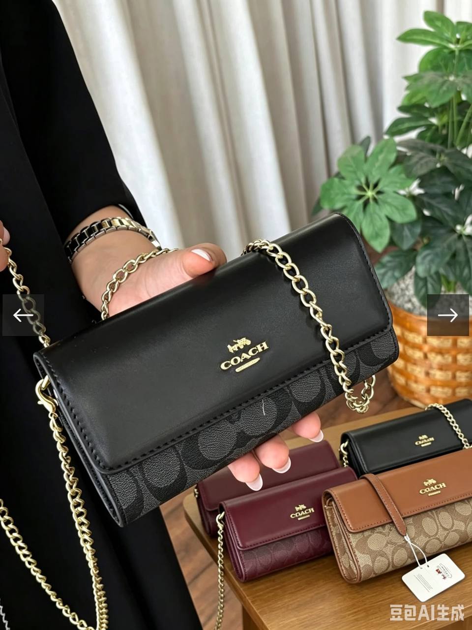 Coach
90 dhs💛
good-quality with box

Zain35
♥️♥️♥️