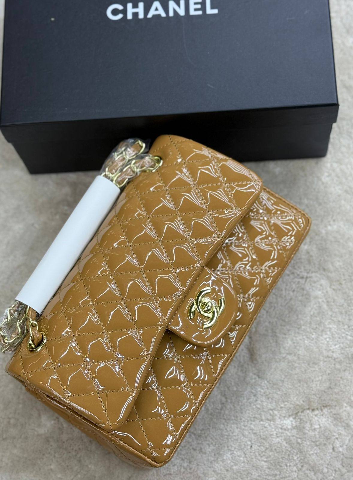 CHANEL CLASSIC GLOSSY 🆕
VERY GOOD QUALITY 💯
110 DHS💓

WITH BOX 📦 
🎁🎁🎁

Zain28
♥️♥️♥️