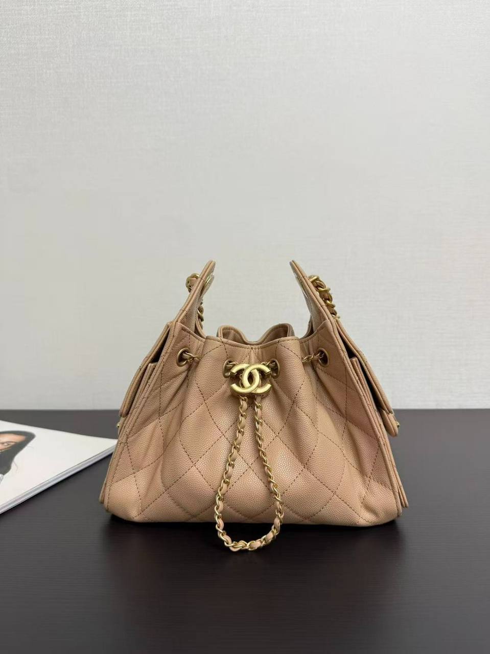 Chanel  
Small size 
120 dhs💓
With box

Zain299
♥️♥️♥️