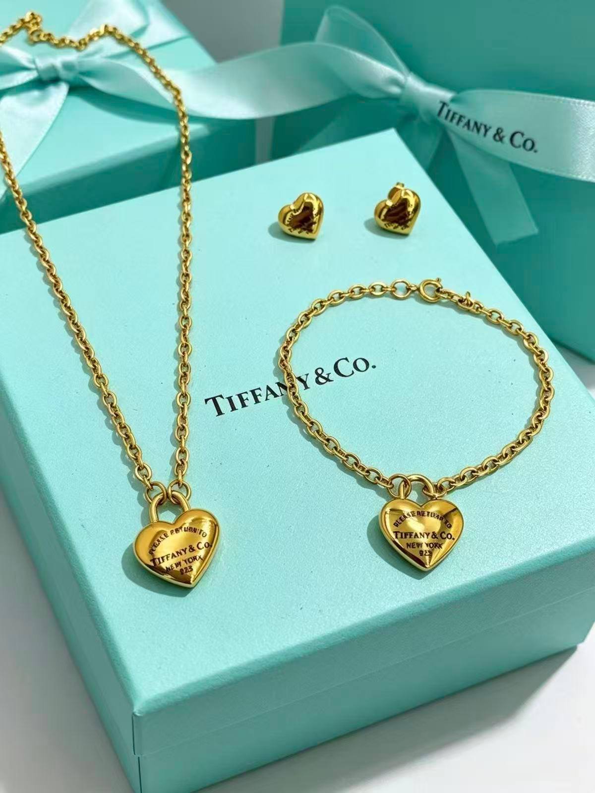 TIFFANY 
MASTER ✨💫
SET 
NECKLACE
BRACELET EARRINGS
110 dhs🇦🇪🇦🇪

WITH BOX AND PAPER BAG🎁🛍️

Zain89
♥️♥️♥️