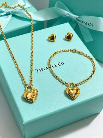 TIFFANY 
MASTER ✨💫
SET 
NECKLACE
BRACELET EARRINGS
110 dhs🇦🇪🇦🇪

WITH BOX AND PAPER BAG🎁🛍️

Zain89
♥️♥️♥️
