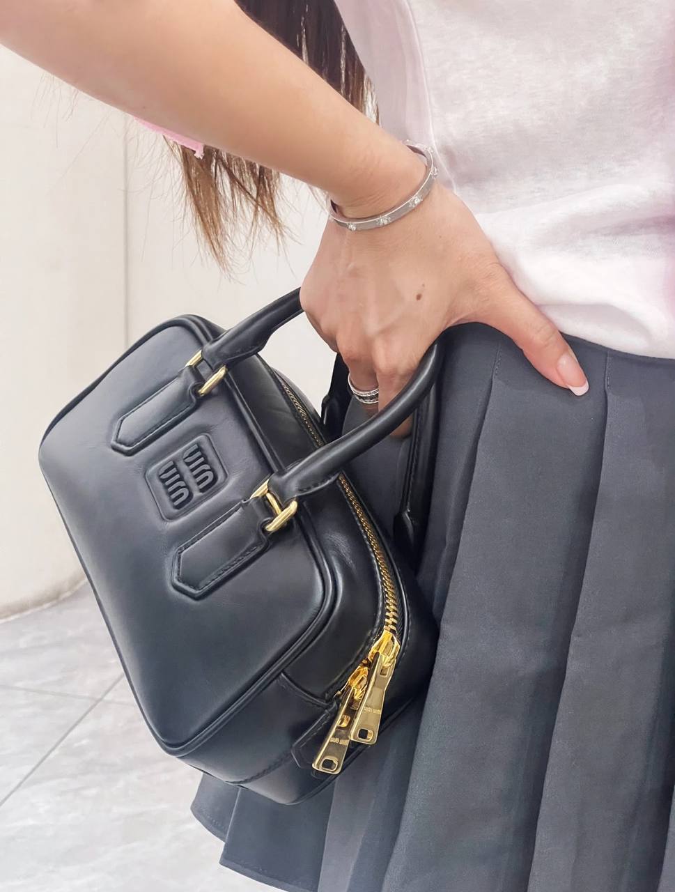Miu Miu
95 dhs🇦🇪🇦🇪
with box

Zain07
♥️♥️♥️