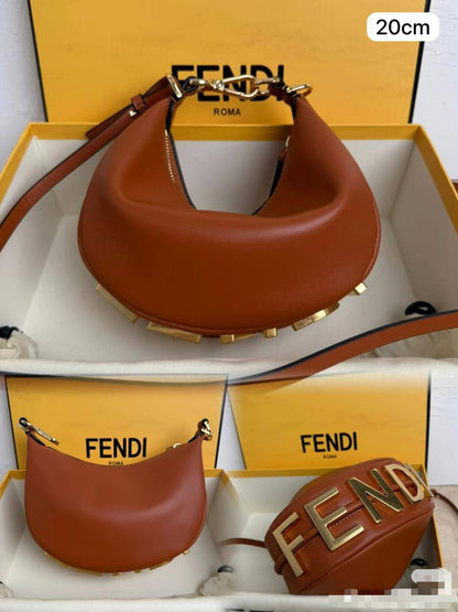 Fendi Graphy
Size : 20 * 13 * 7.5 cm
90 dhs🪙💚
with box 🎁

Zain115
♥️♥️♥️