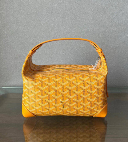 Goyard 
good quality 
with box 
🎁🎁🎁

120 dhs✅

Size : 25cm

Zain295
♥️♥️♥️