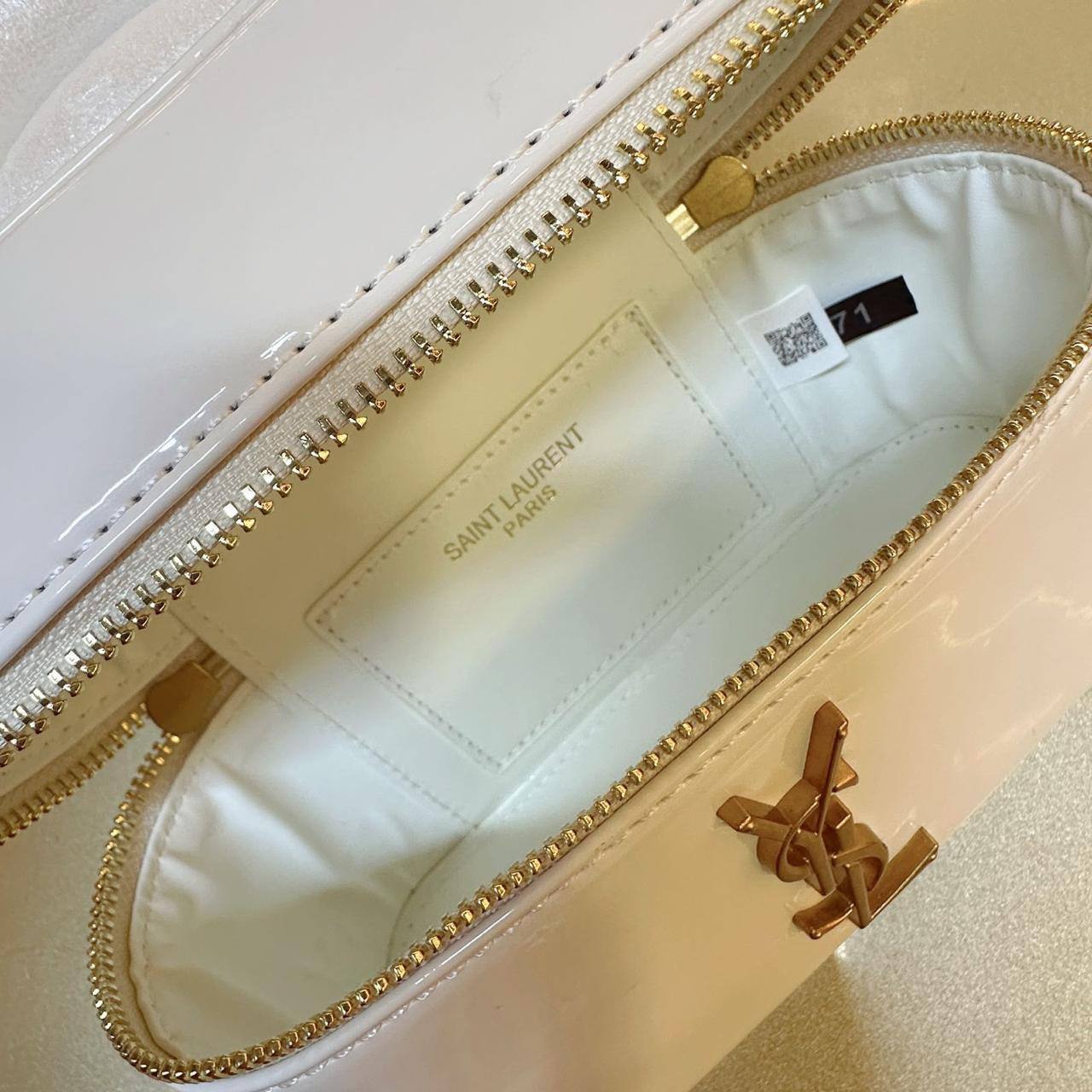 YSL 
 GOOD QUALITY 
WITH BOX 
90 dhs🇦🇪🇦🇪

Zain295
♥️♥️♥️