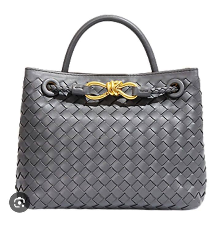 Bottega
⚡26cm
⚡without box
100 dhs💓

Zain118
♥️♥️♥️
