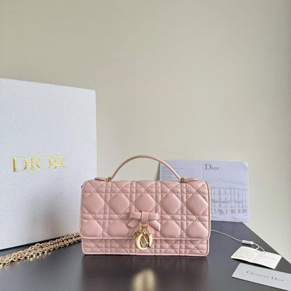 Dior
with box
master 
170 dhs✅

Zain44
♥️♥️♥️
