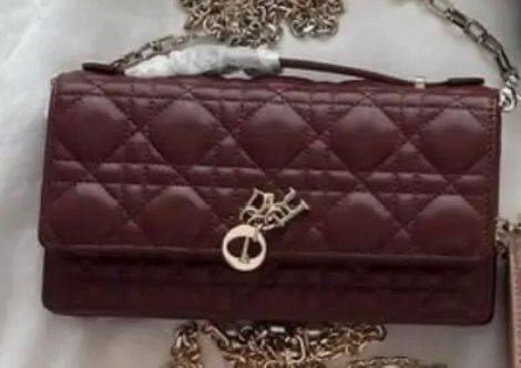 Dior
100 dhs✅
Good-quality 

Zain35
♥️♥️♥️
